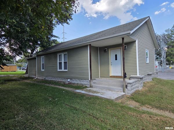 608 E BROADWAY Boulevard, Johnston City, IL 62951