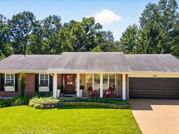5060 Suson Hills Drive , St Louis, MO 63128