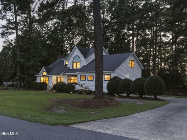 102 Bishop Drive , Winterville, NC 28590