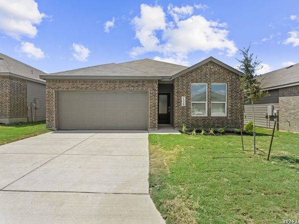 1320 Apron Trl, New Braunfels, TX 78130