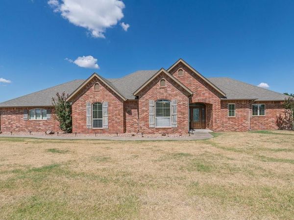 2520 E Bradley Street, Shawnee, OK 74804