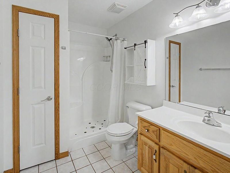 72 Fairway Drive, Mount Vernon, OH 43050 Photo 12