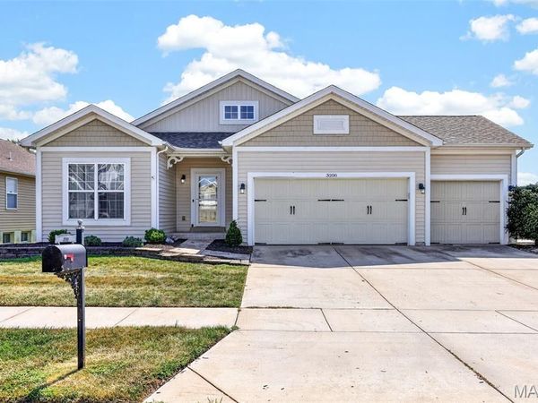 3200 Bentwater Place, St Charles, MO 63301