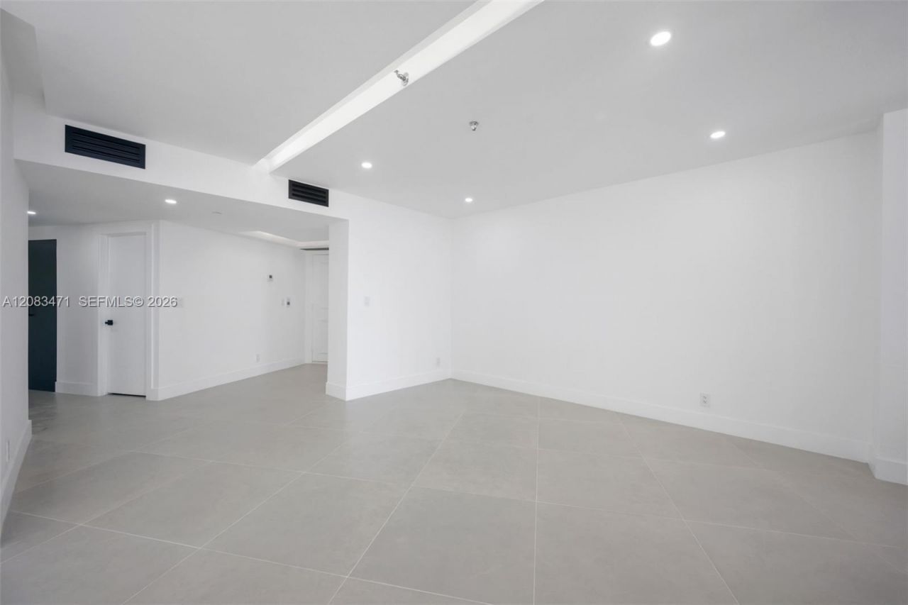 20281 E Country Club Dr , Unit 1008, Aventura, FL 33180 Photo