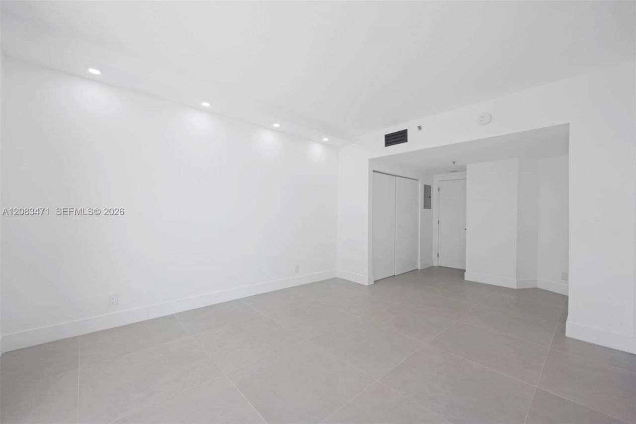 20281 E Country Club Dr , Unit 1008, Aventura, FL 33180 Photo