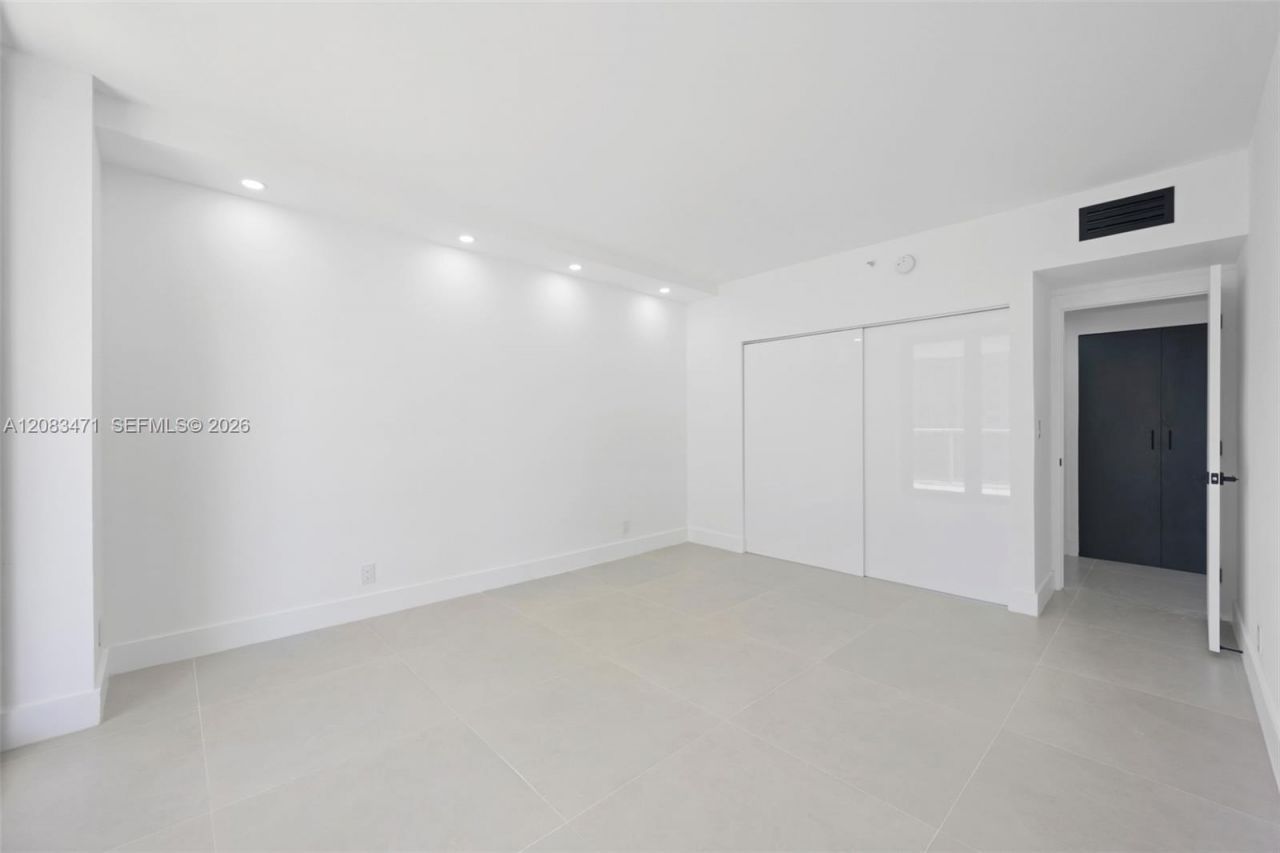 20281 E Country Club Dr , Unit 1008, Aventura, FL 33180 Photo