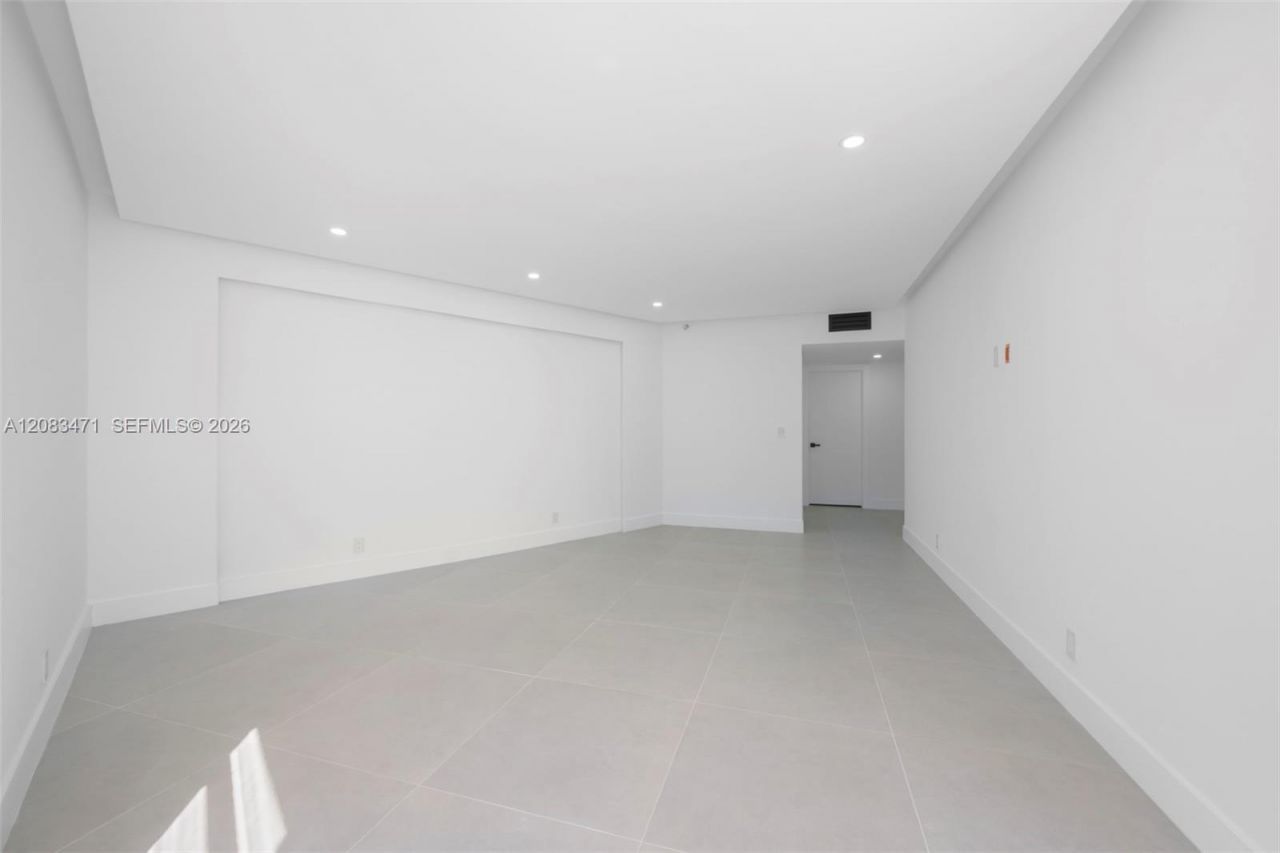 20281 E Country Club Dr , Unit 1008, Aventura, FL 33180 Photo