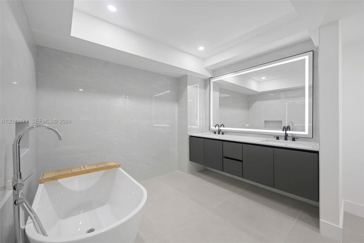 20281 E Country Club Dr , Unit 1008, Aventura, FL 33180 Photo