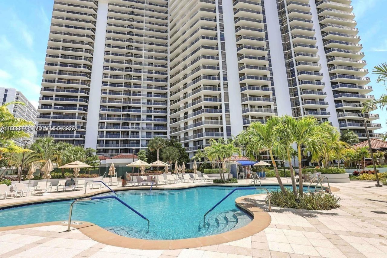 20281 E Country Club Dr , Unit 1008, Aventura, FL 33180 Photo