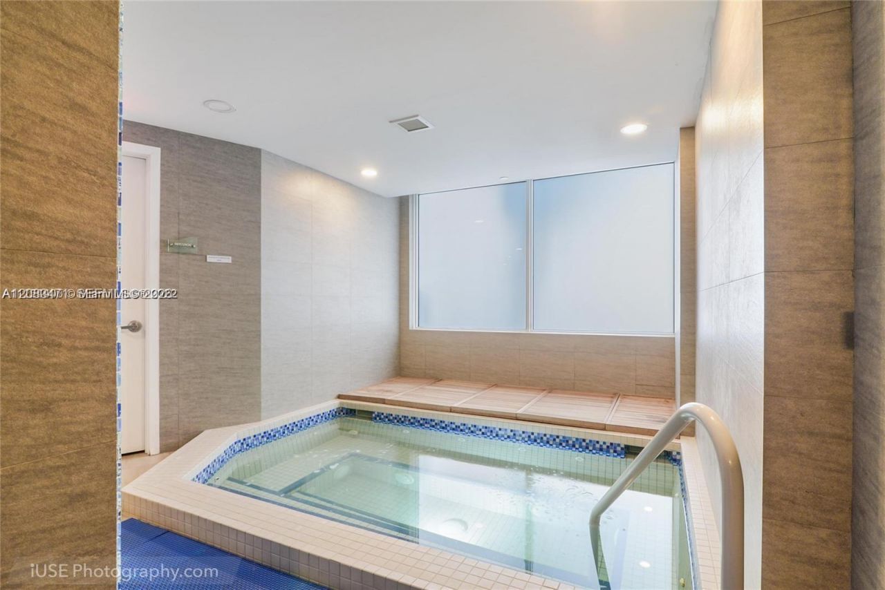 20281 E Country Club Dr , Unit 1008, Aventura, FL 33180 Photo