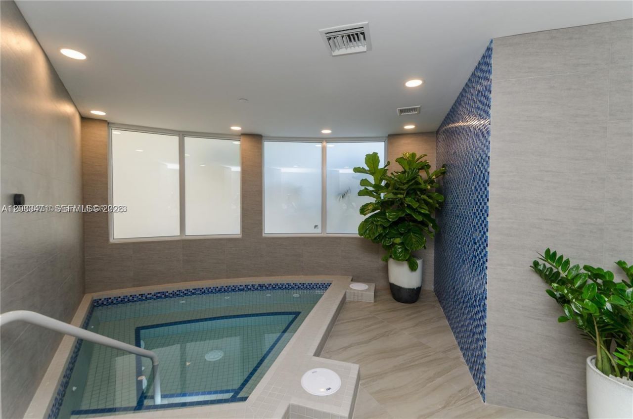 20281 E Country Club Dr , Unit 1008, Aventura, FL 33180 Photo