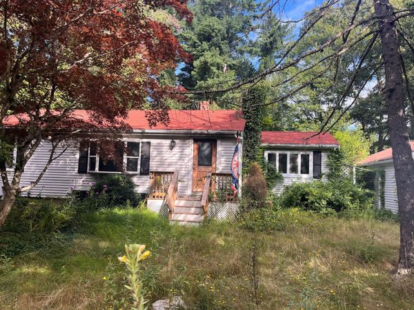 138 Holmes St, Halifax, MA 02338