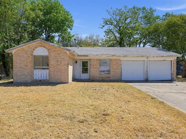 4604 Navajo Trail , Balch Springs, TX 75180