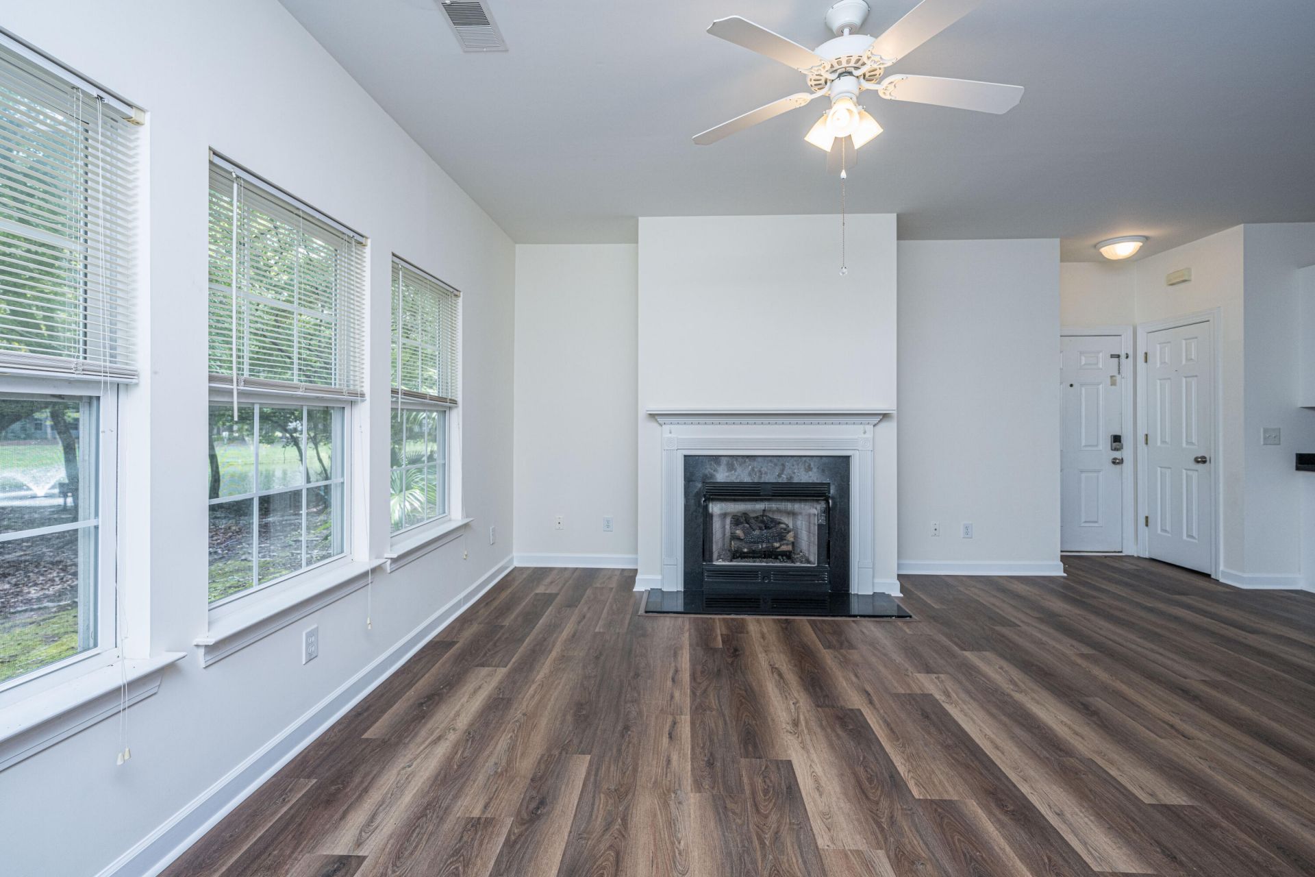403 S Elgin Court Photo 10