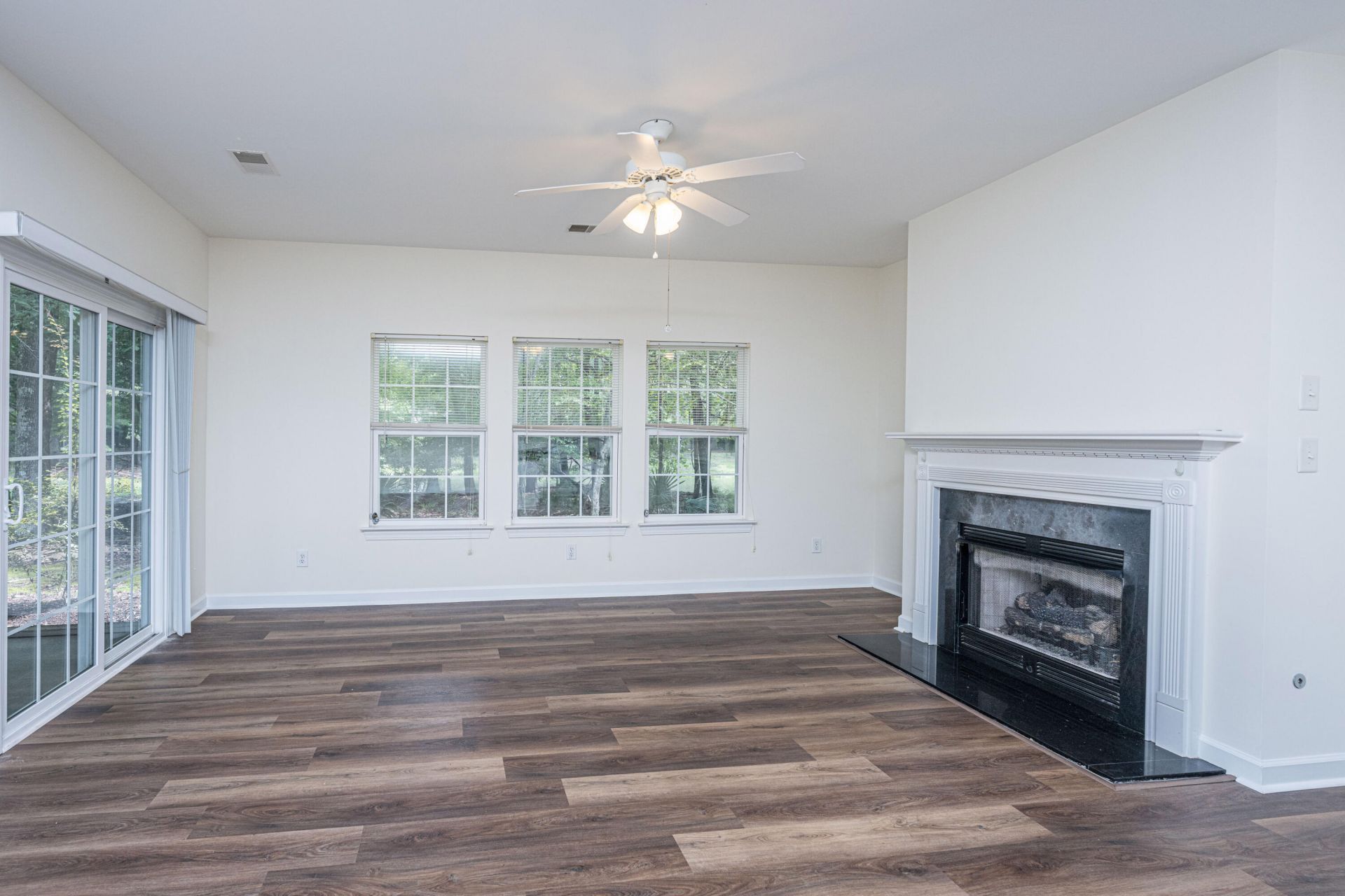 403 S Elgin Court Photo 5