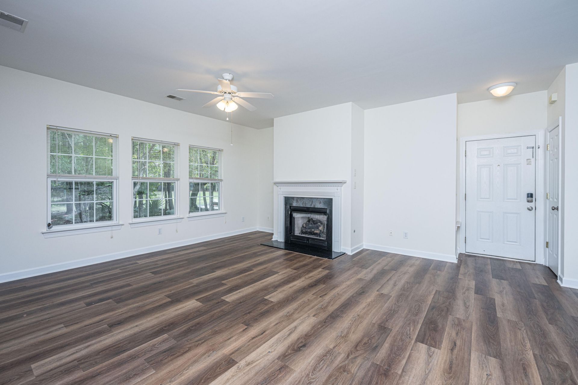 403 S Elgin Court Photo 6