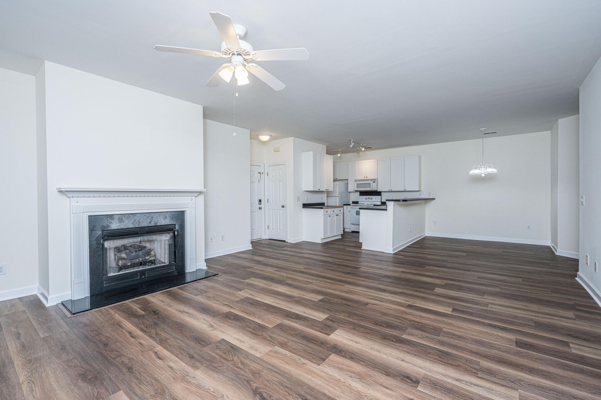 403 S Elgin Court Photo 8