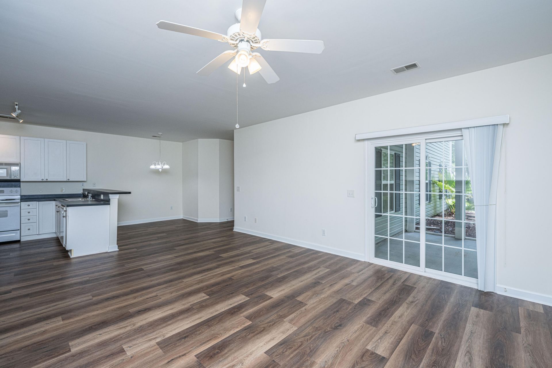 403 S Elgin Court Photo 9