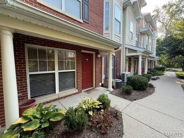 2632 McKnight Crossing Court , Rock Hill, MO 63124