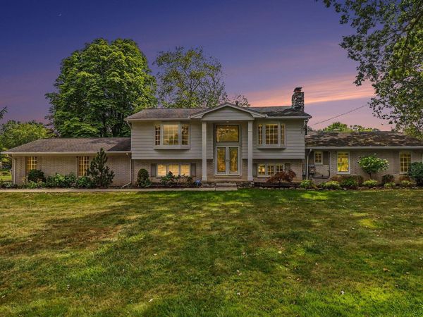 7436 Oak Bay Drive, White Lake, MI 48383