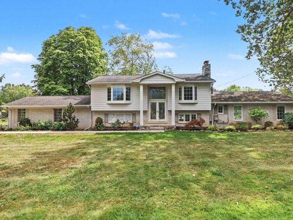 7436 Oak Bay Drive, White Lake, MI 48383