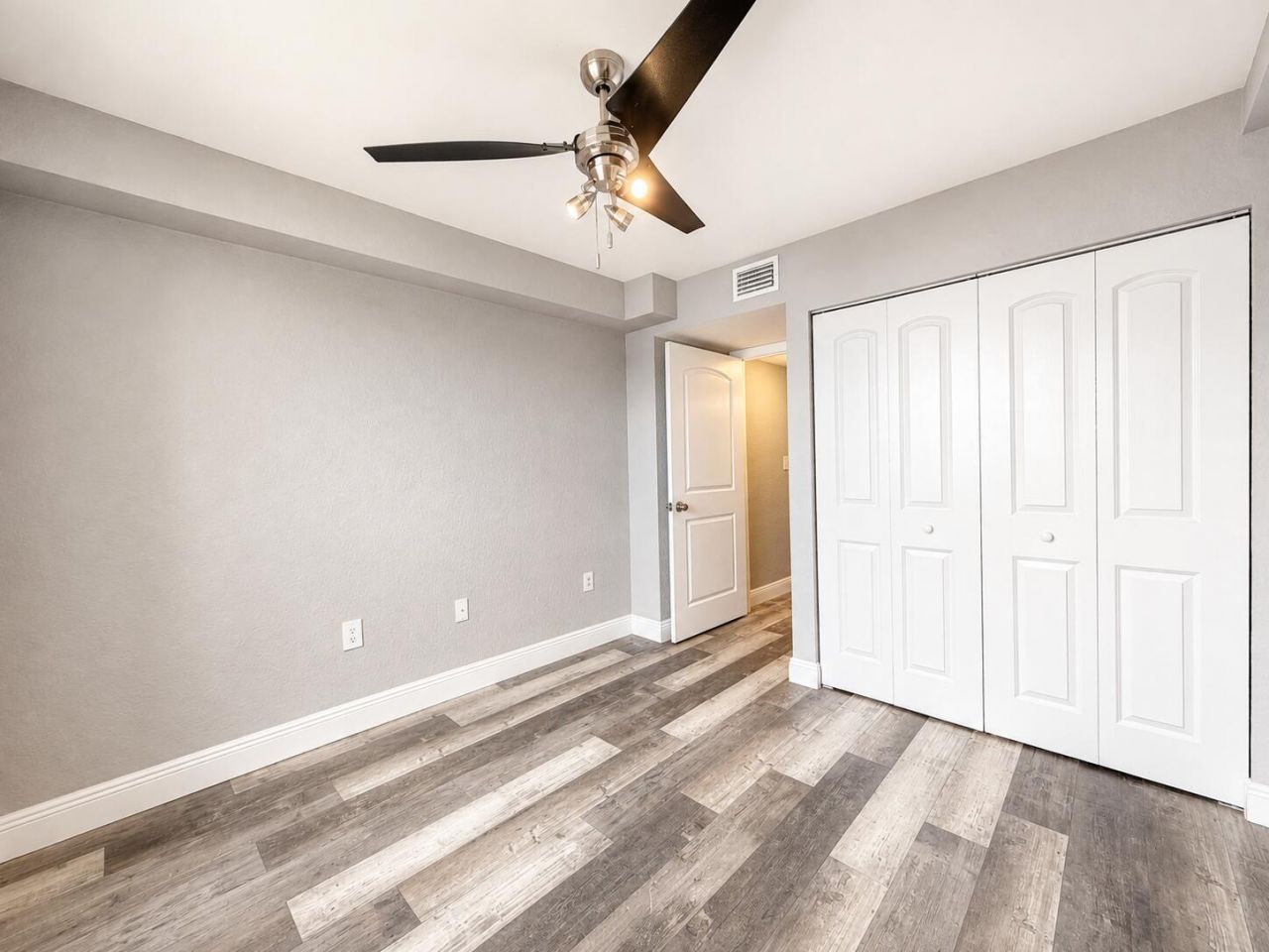 2831 N Oakland Forest Drive, Unit 101, Oakland Park, FL 33309 Photo