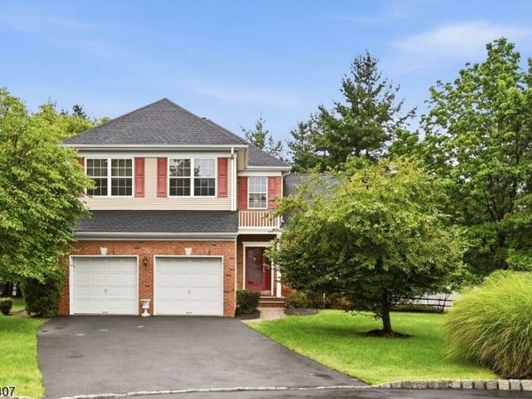 13 Oakwood Ct, Cedar Grove, NJ 07009