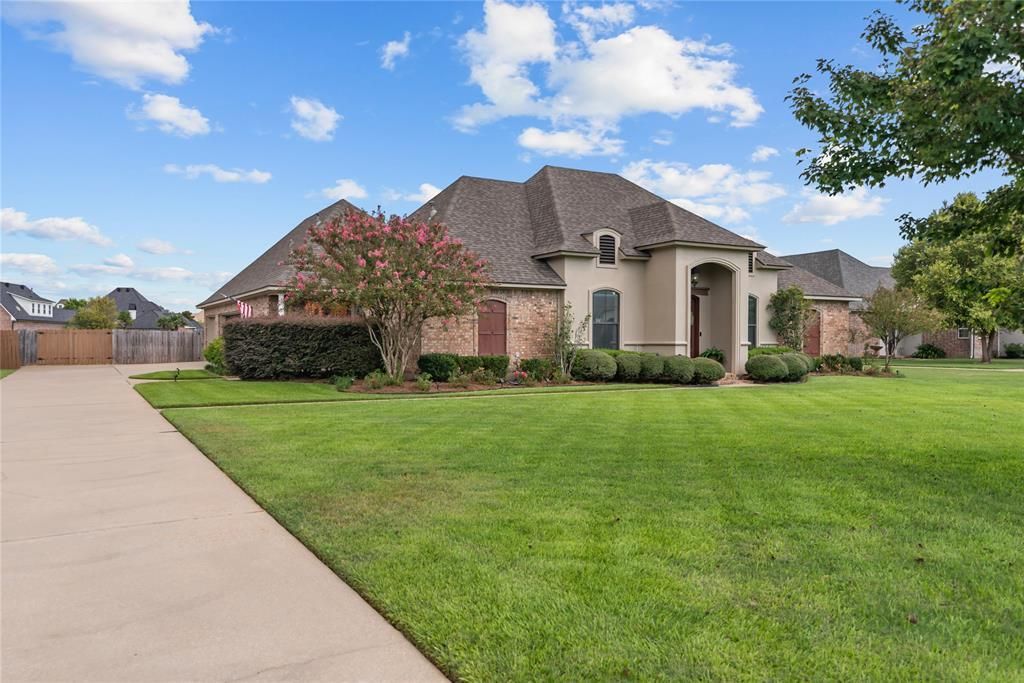 412 Kingston Plantation Boulevard, Benton, LA 71006 Main Photo