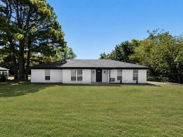 102 Amy Court , Burleson, TX 76028