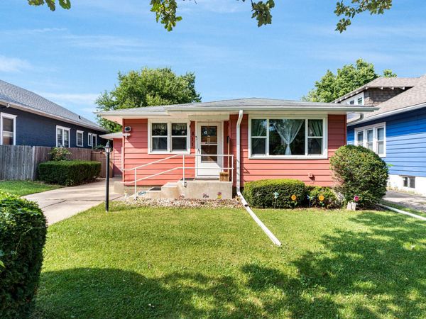 811 Glenwood Avenue , Joliet, IL 60435