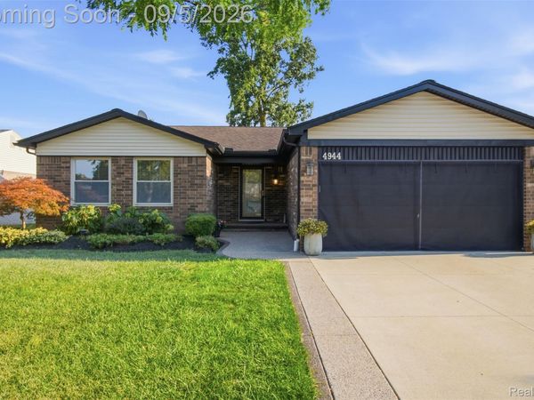 4944 Peekskill Drive, Sterling Heights, Mi 48310