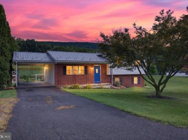 11 LONGABACH BOULEVARD , ELIZABETHVILLE, PA 17023