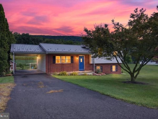 11 LONGABACH BOULEVARD , ELIZABETHVILLE, PA 17023