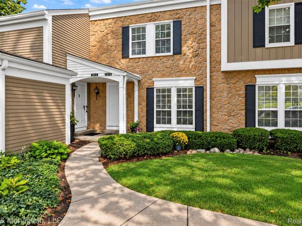 2610 Williamsburg Circle, Auburn Hills, Mi 48326