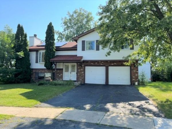 1955 Zeppelin Drive , Hanover Park, IL 60133