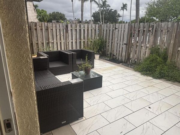 113 W LAKE ARBOR Drive, Palm Springs, FL 33461