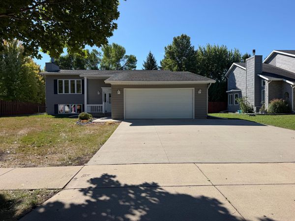 1608 38th Avenue S, Fargo, ND 58104