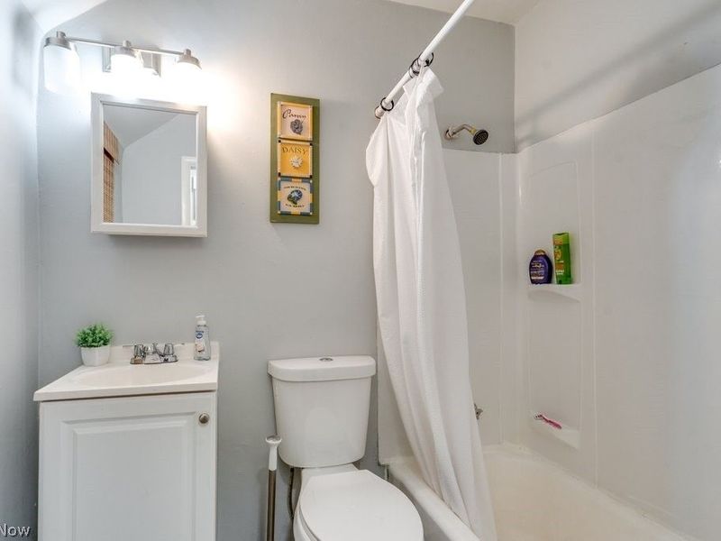 382 E 152nd Street, Cleveland, OH 44110 Photo 4