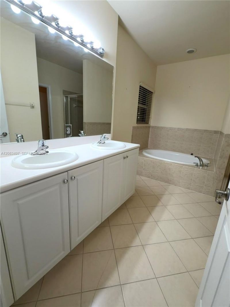 140 NE 28th Ter, Homestead, FL 33033 Photo