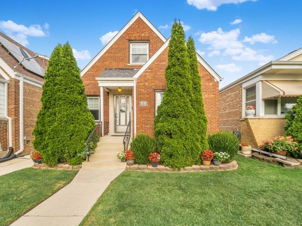 6739 S Kedvale Avenue, Chicago, IL 60629
