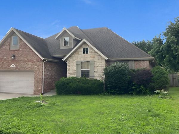 819 S Southgate Drive , Nixa, MO 65714
