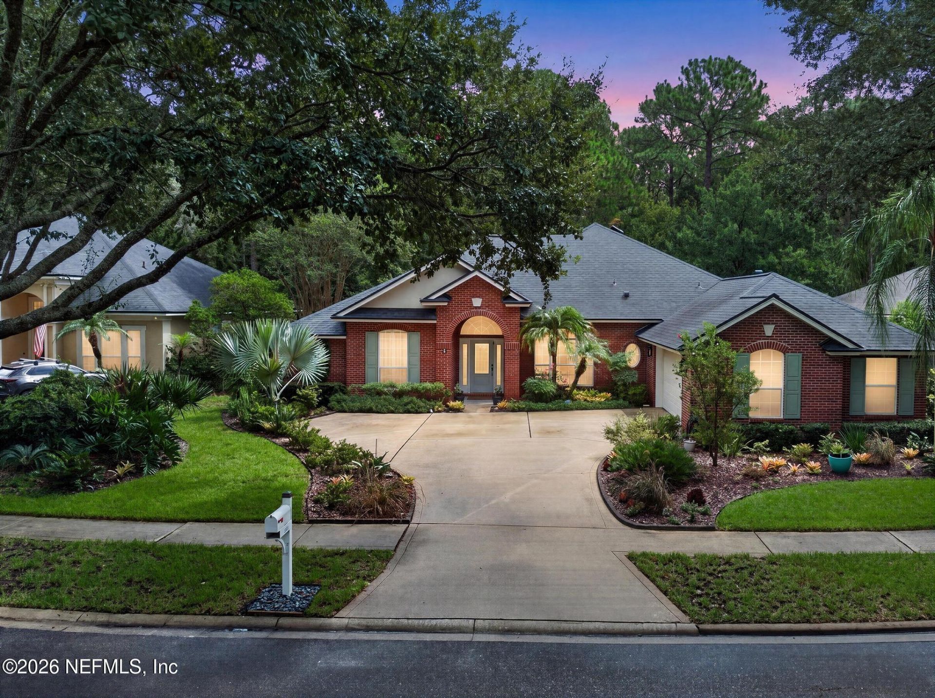 160 PARKSIDE Drive Photo 1