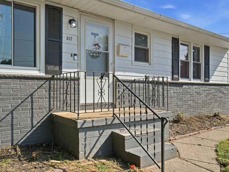 317 W Hubert Avenue , Lancaster, OH 43130 Photo 2