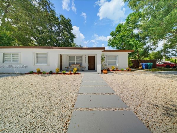 2101 NW 93rd Ter , Miami, FL 33147