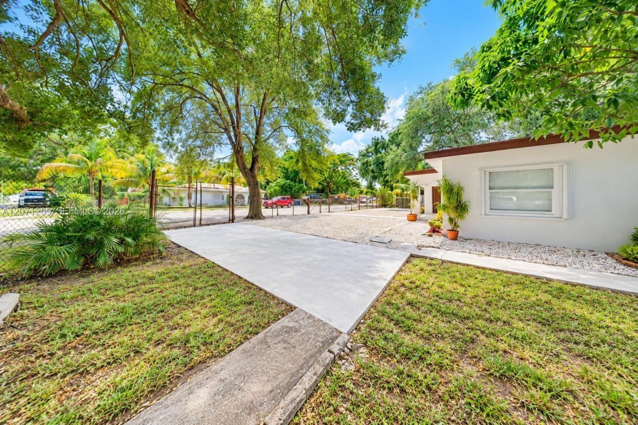 2101 NW 93rd Ter, Miami, FL 33147 Photo