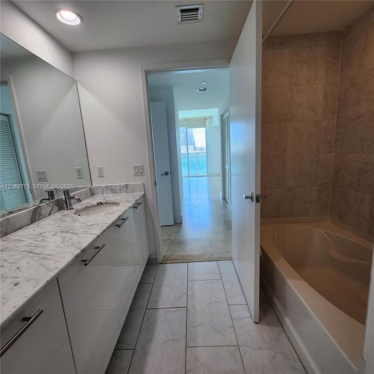951 Brickell Ave , Unit 2510, Miami, FL 33131 Photo