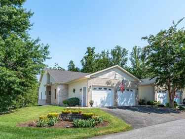 1040 Walnut Crest Court, Bedford, VA 24551
