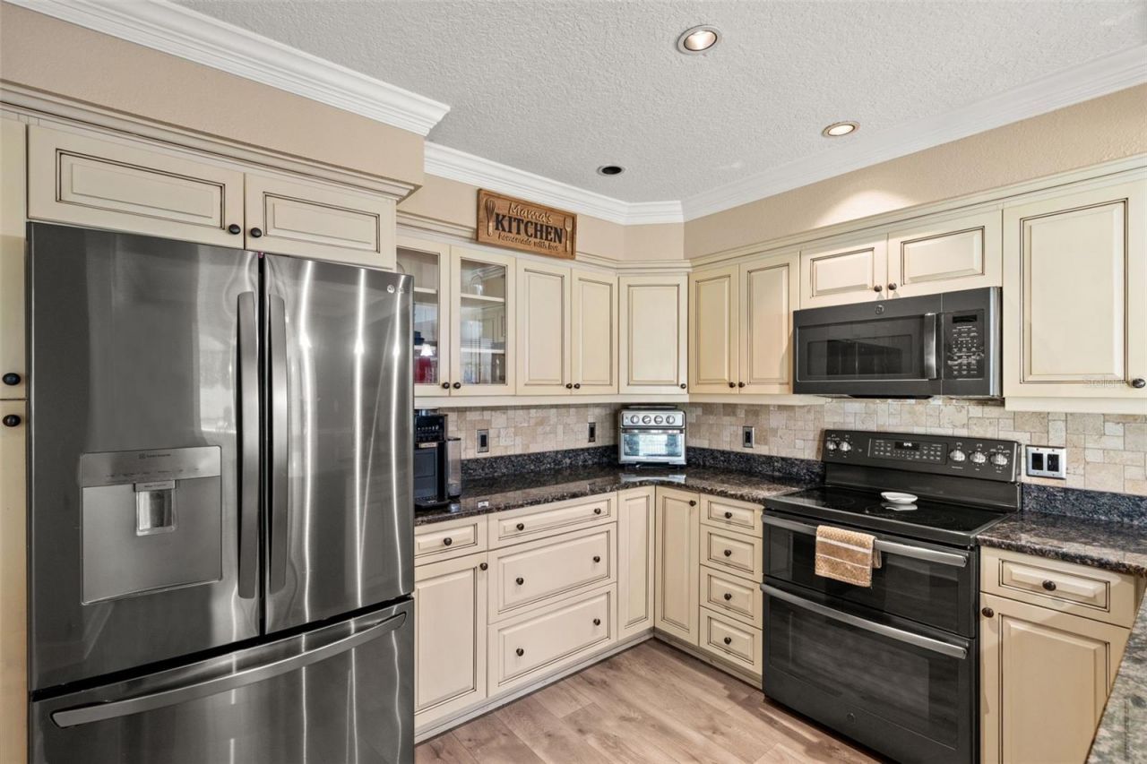 11312 Robert Dr., Seminole, FL 33778 Photo
