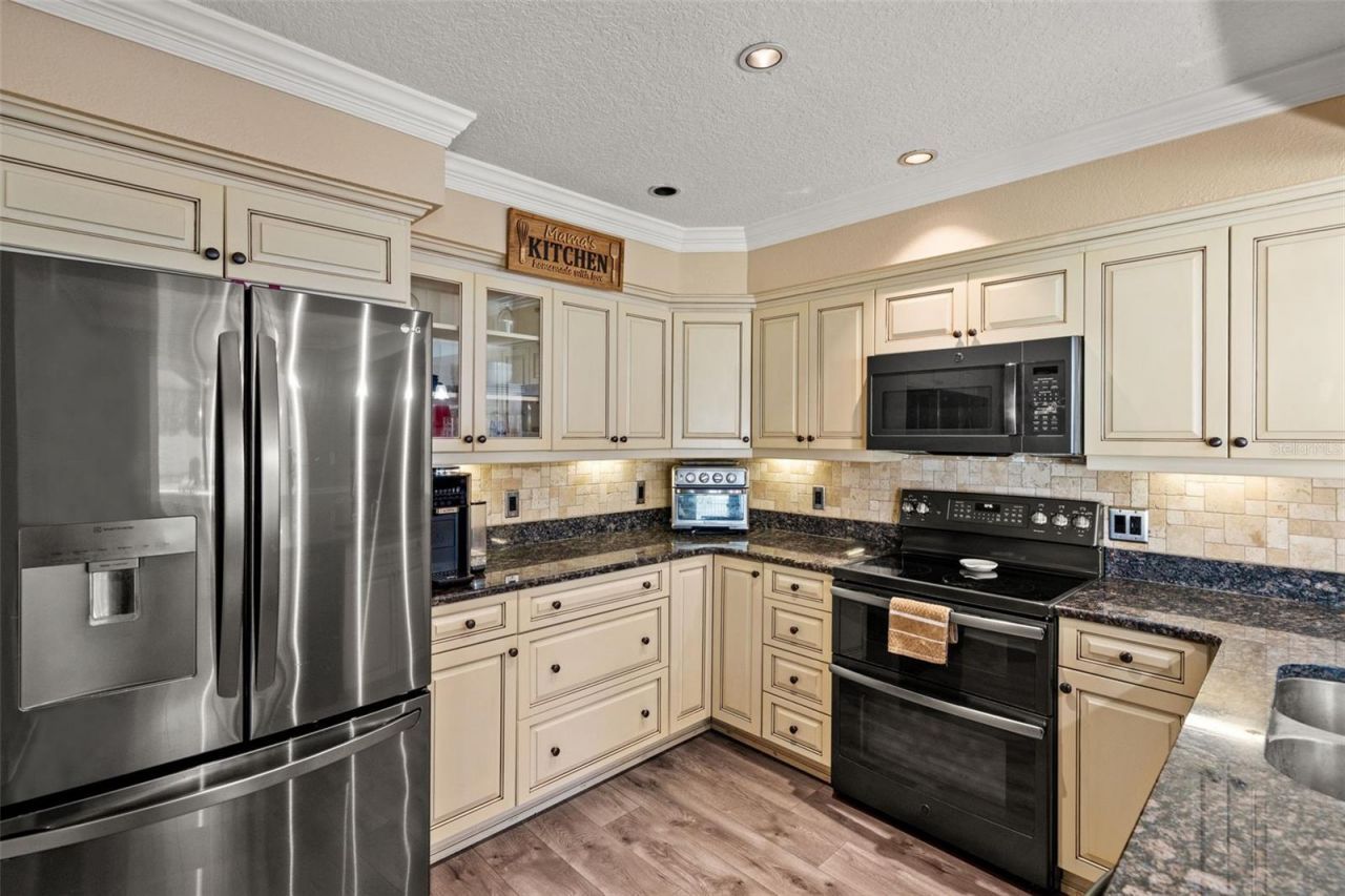 11312 Robert Dr., Seminole, FL 33778 Photo