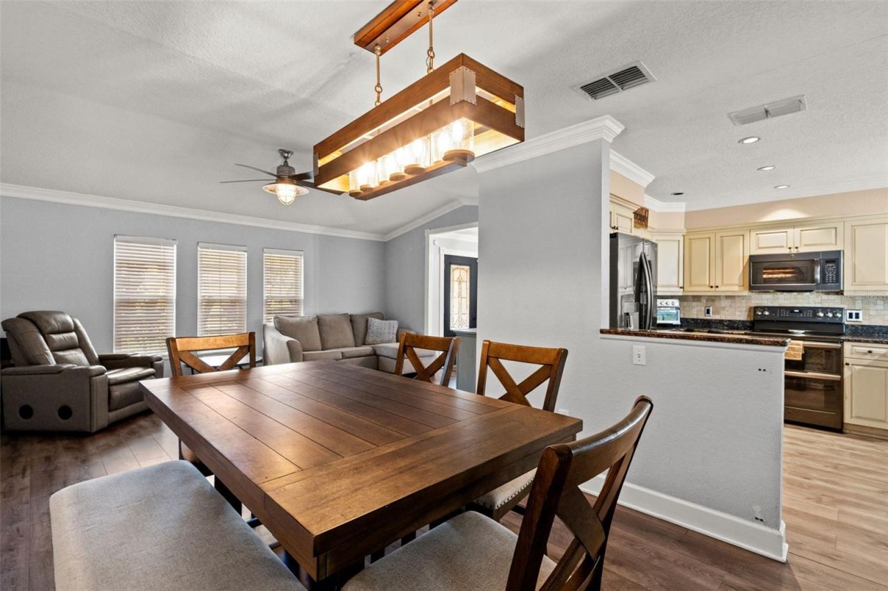 11312 Robert Dr., Seminole, FL 33778 Photo